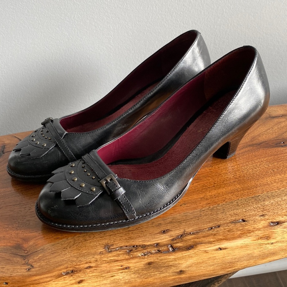 Aerosol Black Leather pumps
